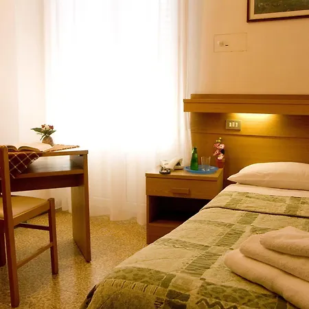 Clara 2* Torbole Sul Garda